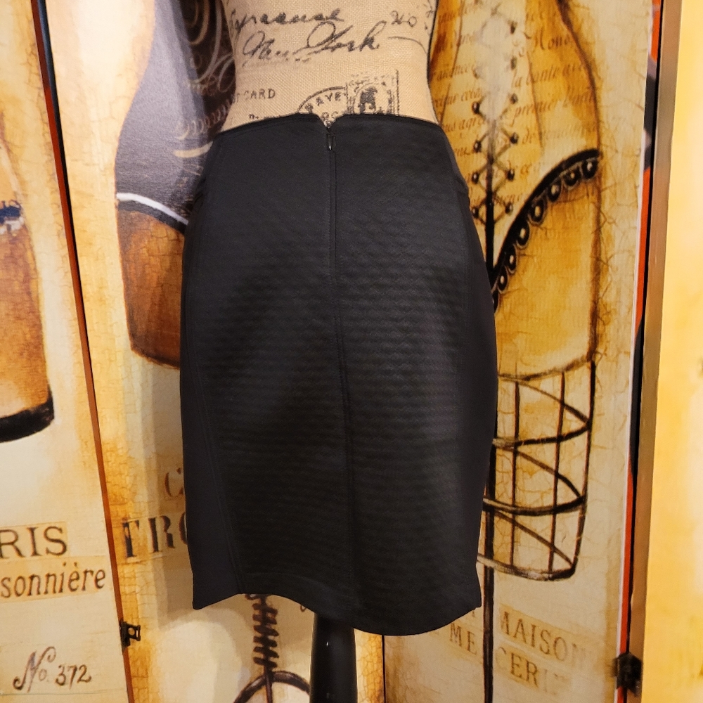 WHBM Black Quilted Matelasse Black Panel Fitted Straight Pencil Skirt - Picture 4 of 8